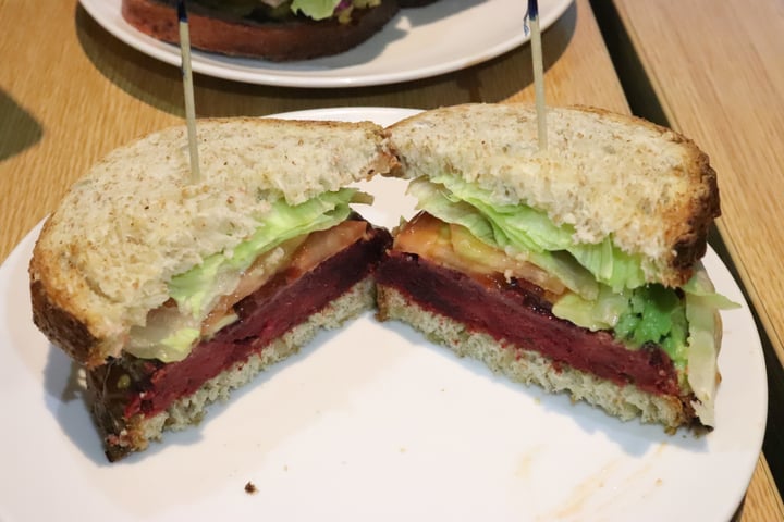 photo of Cedele Bakery Café Beetroot Avocado Burger shared by @alaine on  20 Nov 2017 - review