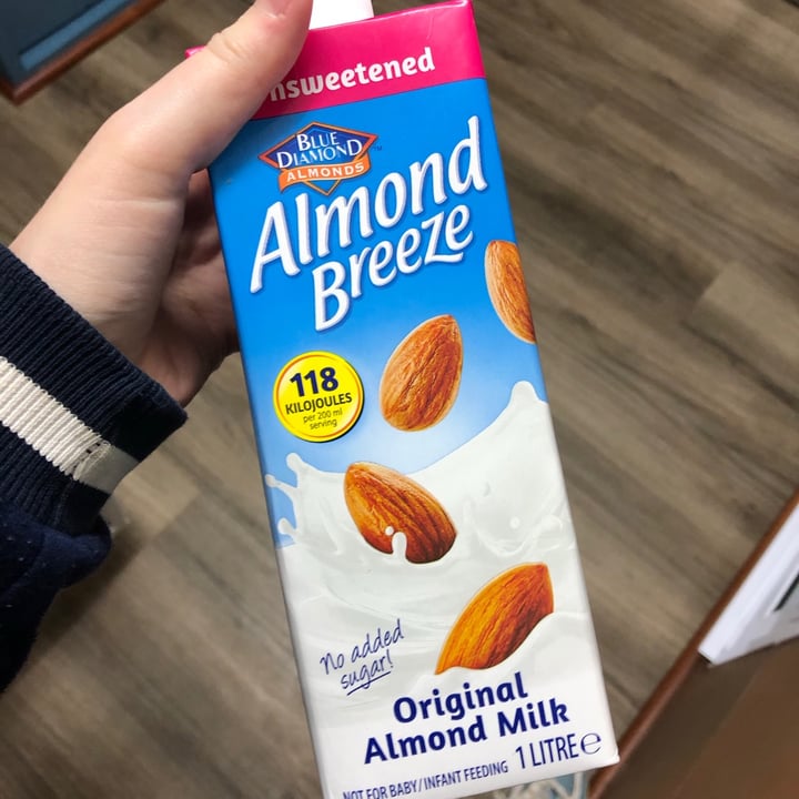 review photo of Blue Diamond Unsweetened Vanilla Almond Milk shared by @blonderobs on 08 Aug 2020 - review