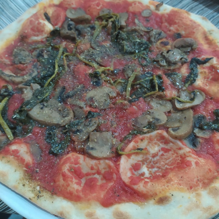 photo of Diavolo & Acquasanta Pizza Con Funghi E Friarielli shared by @chiaramorini on  17 Sep 2022 - review