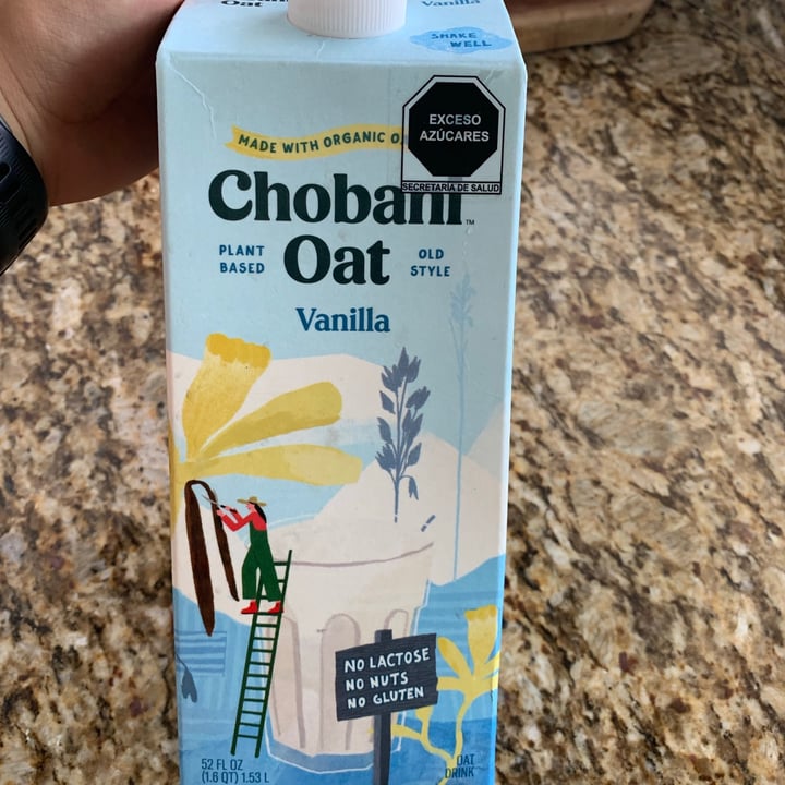 photo of Chobani Oat Milk - Vanilla shared by @eatingwlore on  15 Aug 2021 - review