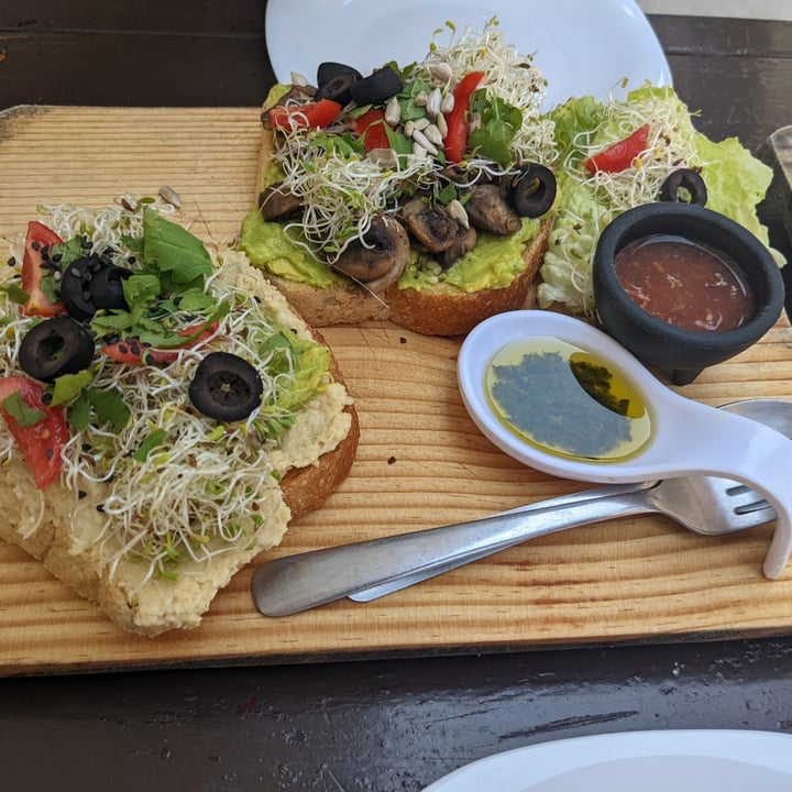 photo of Elixir Spot Avocado Toast shared by @michaelpearce on  27 May 2022 - review