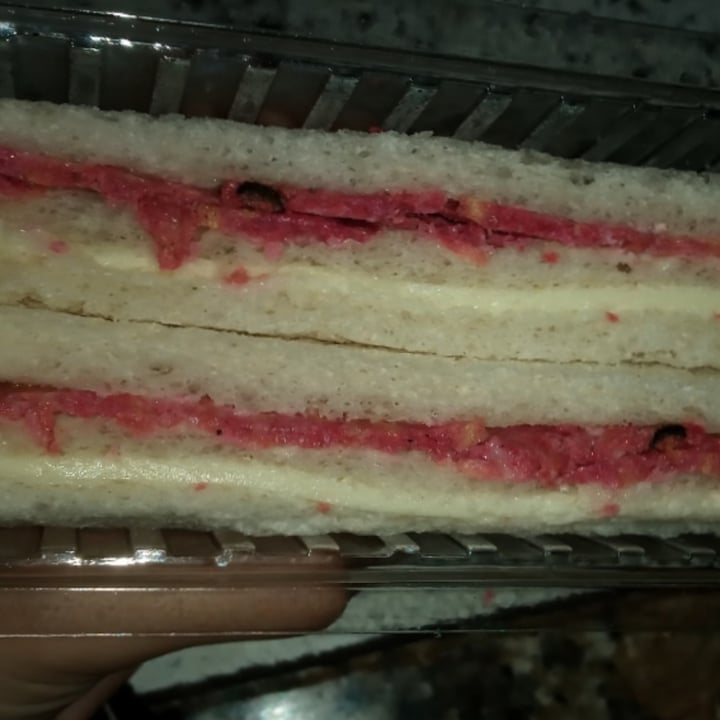 photo of Veganya Sandwich de miga salame y queso shared by @cataveg on  30 Mar 2021 - review