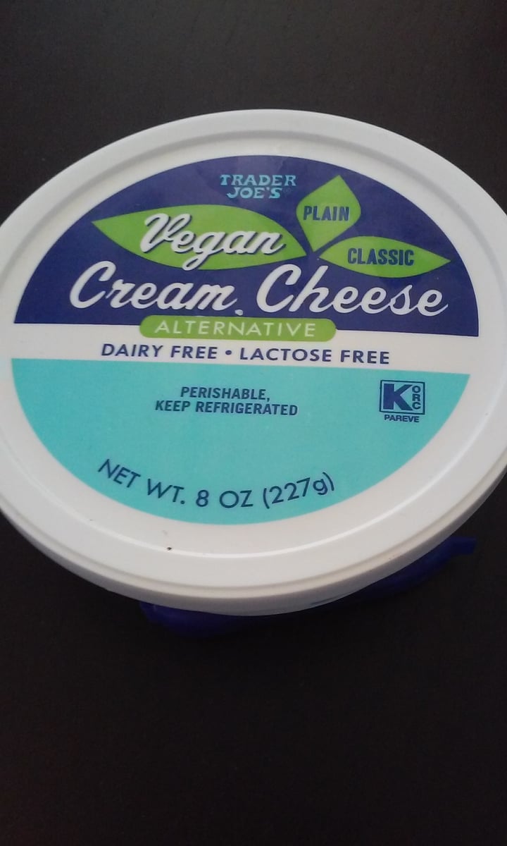 photo of Trader Joe's Vegan Plain Cream Cheese Classic shared by @steveerlsten on  26 Dec 2019 - review