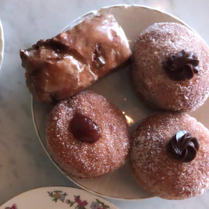 photo of Café Dei Campi Doughnut shared by @veganqueenofmontreal on  01 Nov 2021 - review