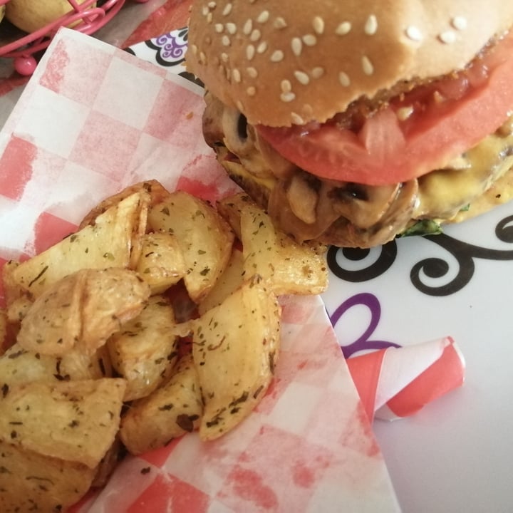 review photo of Vida Atemporal Hamburguesa especial shared by @anheloski on 03 Sep 2021 - review