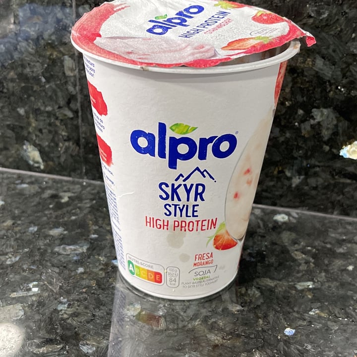 review photo of Alpro Fresa Morango Soja Skyr Style High Protein shared by @floundeer on 30 Sep 2021 - review