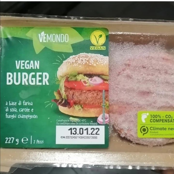 photo of Vemondo 2 vegan spicy no chicken burger shared by @luigimiracolato on  10 Apr 2022 - review