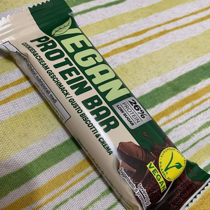 photo of IronMaxx Protein Bar Cookies & Cream shared by @martasimone2010 on  03 May 2022 - review