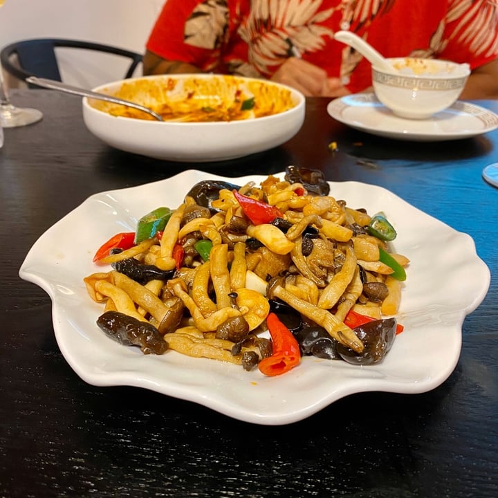 photo of 成都Chengdu Stir Fried Mushrooms shared by @vikas on  18 Feb 2020 - review