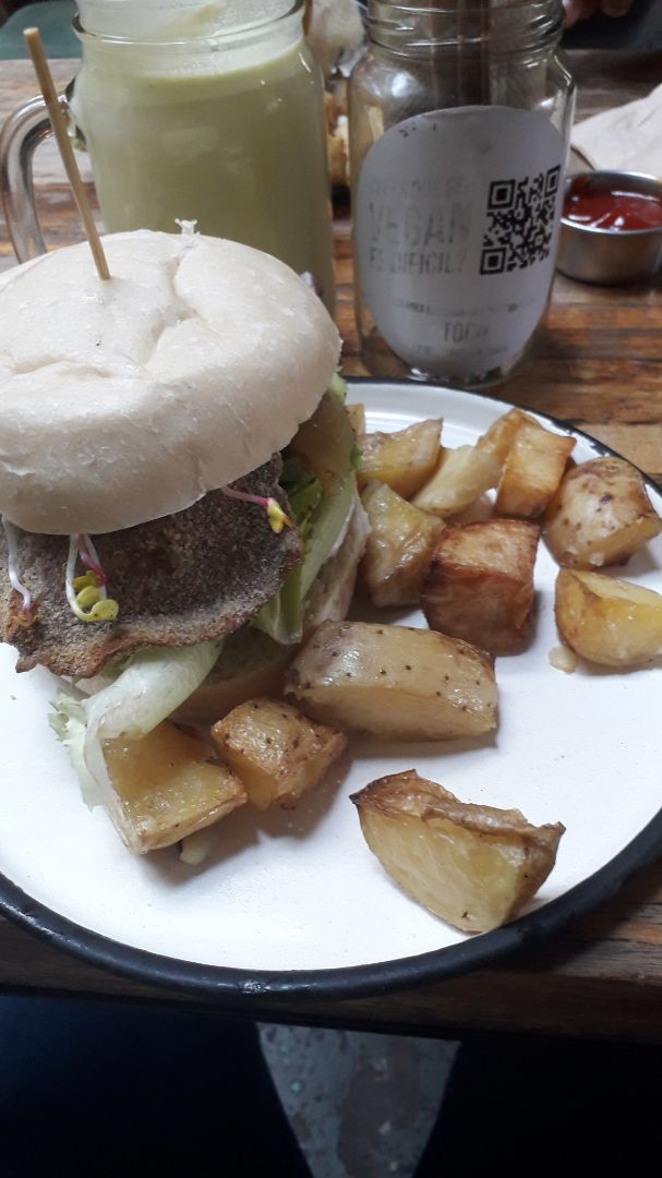 photo of Estilo Veggie Hamburguesa Crispy Tofu shared by @barbaragomez on  08 Jan 2020 - review