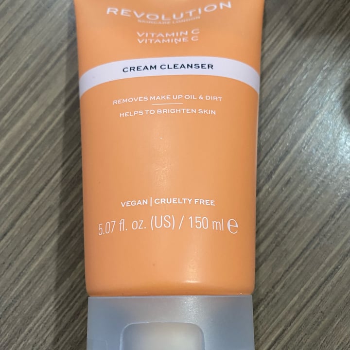 photo of Revolution Beauty Vitamin C - Cream Cleanser shared by @carolinasternenstaub on  16 Nov 2021 - review