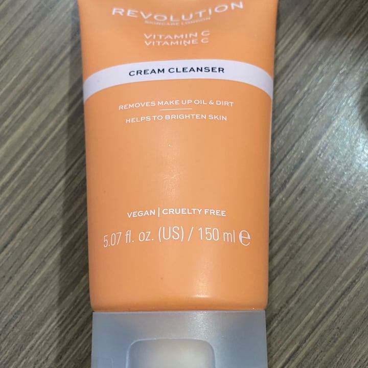 review photo of Revolution Beauty Vitamin C - Cream Cleanser shared by @carolinasternenstaub on 16 Nov 2021 - review
