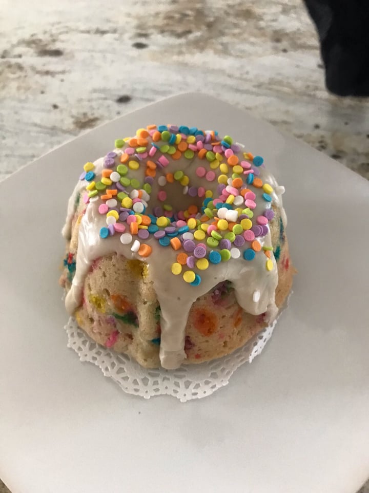photo of Prairie Vegan Pies Funfetti Mini Bundt Cake shared by @dianna on  26 May 2019 - review