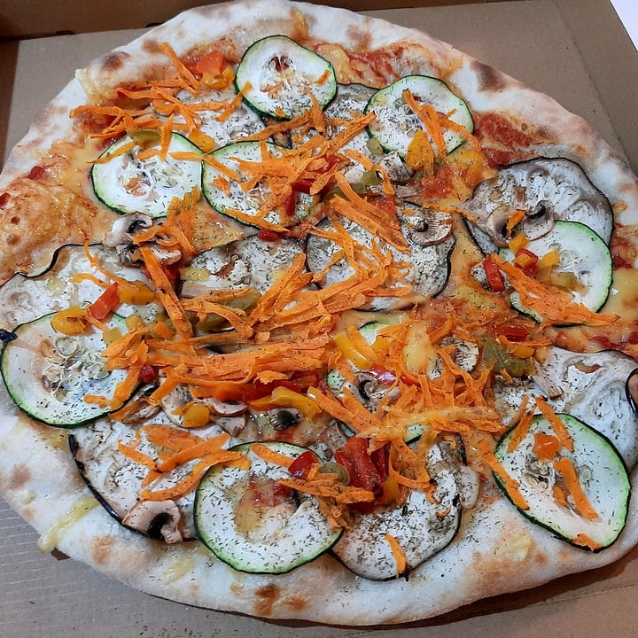 photo of Ay mi madre! Pizza vegetal shared by @madridvegano on  21 Sep 2020 - review