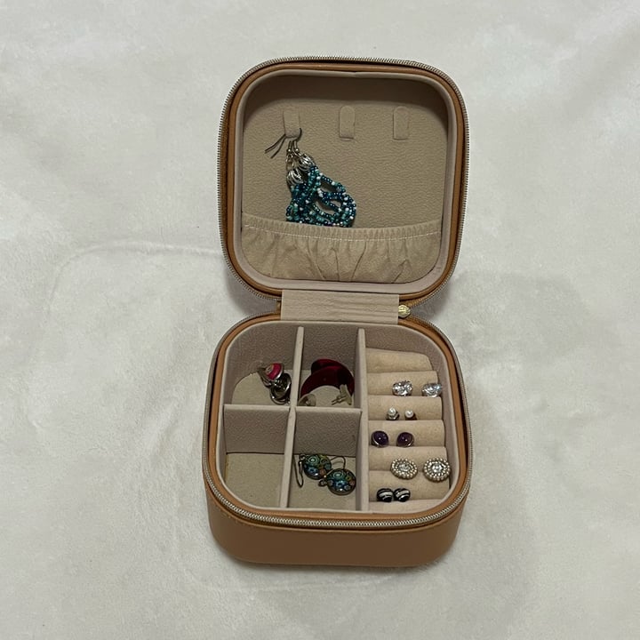 photo of Samara The Jewelry Box shared by @caariinaa on  21 Apr 2022 - review