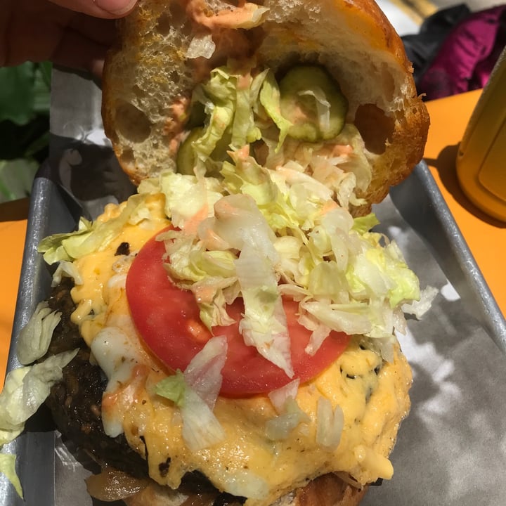 photo of Fat Vegan Hamburguesa Fat Vegan shared by @corinalawrence on  02 Aug 2021 - review