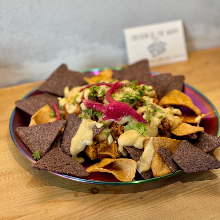 photo of Chicken Of the Woods Nachos Veganos shared by @paulagonzalez on  16 Sep 2021 - review