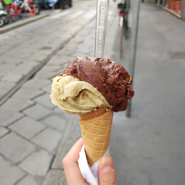 Photo of the dish “gelato pistacchio e gianduia”
