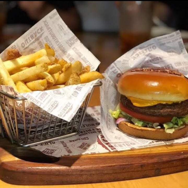 review photo of Outback Steakhouse - Bourbon Shopping Aussie plant burger shared by @otlariadne on 11 Jul 2021 - review