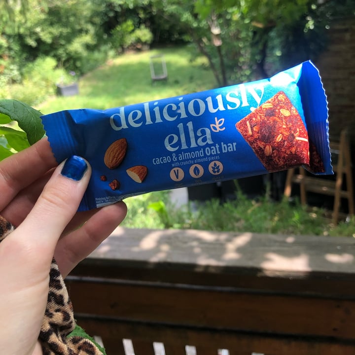photo of Deliciously Ella Cacao and Almond Oat Bar shared by @trixi on  29 Jun 2022 - review