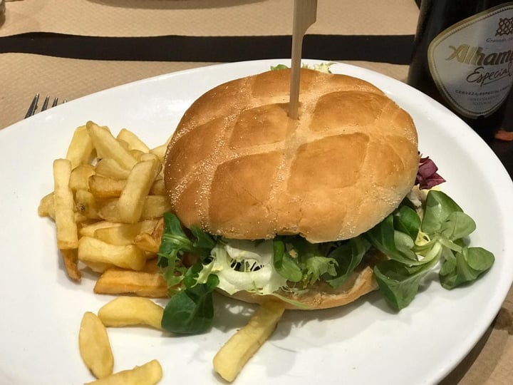 photo of Vegania Veggie Bar Carabanchel Hamburguesa shared by @ladycrispy on  08 Mar 2020 - review