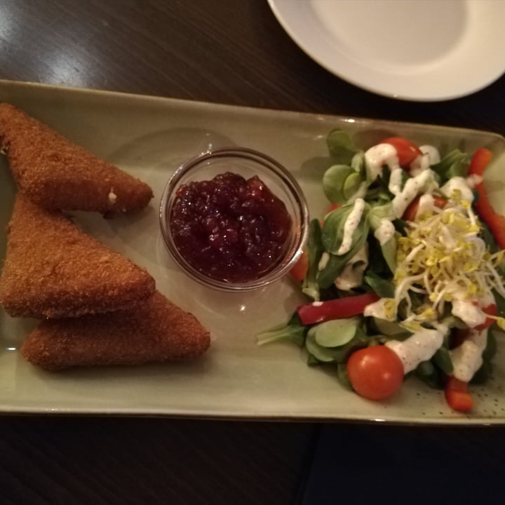 photo of Försters - das vegane Restaurant Vegan Camembert shared by @lieselotte on  22 Mar 2022 - review