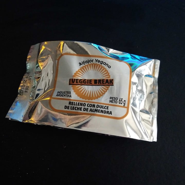 review photo of Veggie Break Alfajor Vegano Relleno con Dulce de Leche de Almendra shared by @ariantimo on 22 Jan 2022 - review