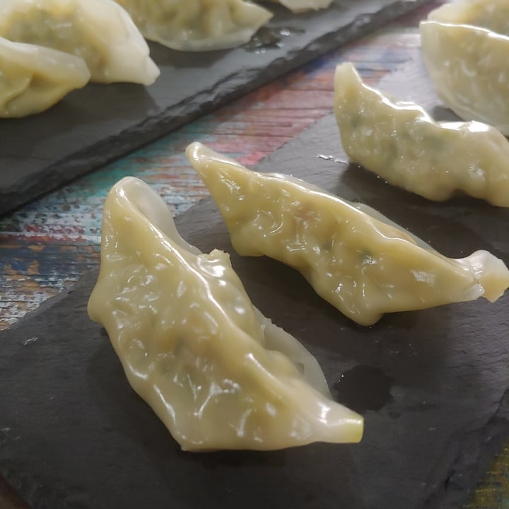 photo of Seawaves Chinese Chive Dumpling shared by @vegananu on  28 Sep 2021 - review