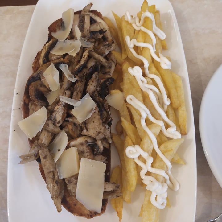 photo of Relish Bar Tosta de heura trufada con champiñones shared by @merymu on  28 Aug 2020 - review