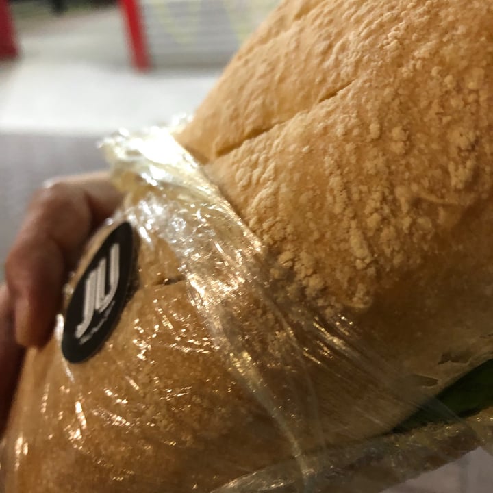 photo of JU Vegano Sandwich De Milanesa De Berenjenas shared by @rbalzardi on  30 Oct 2020 - review