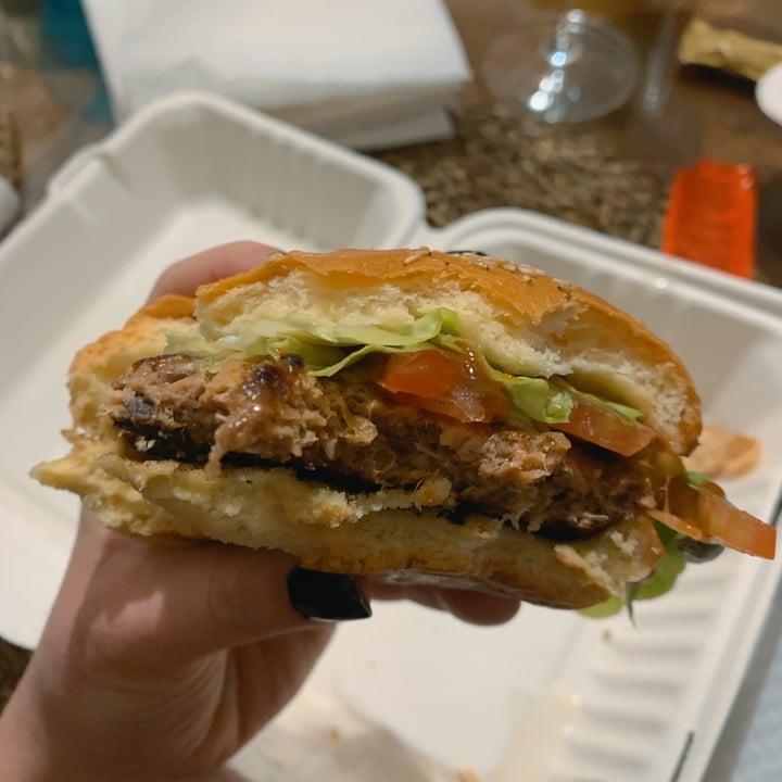 photo of Lelena Burger Beyond burger shared by @gingeronearth on  18 Apr 2021 - review