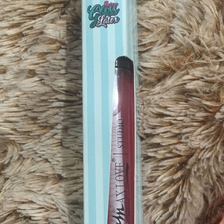 review photo of MAX LOVE make Up Studio batom gloos latex shared by @niquemmartins on 11 Oct 2021 - review