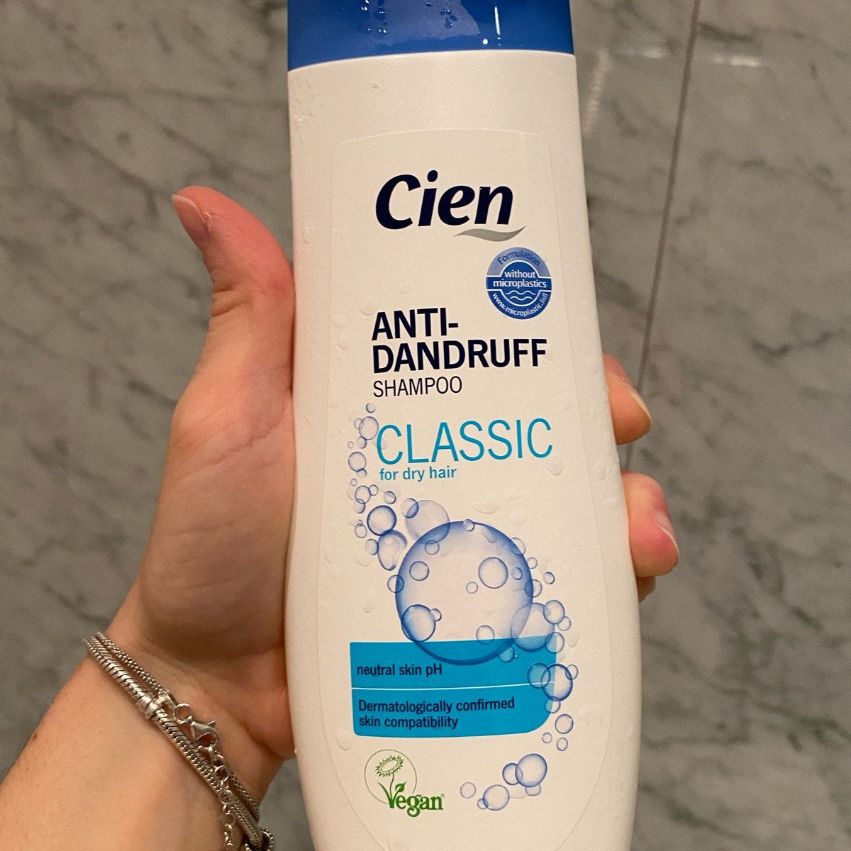 Cien Shampoo anti-dandruff classic Review | abillion