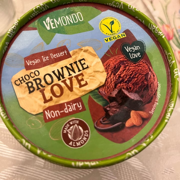 photo of Vemondo  vegan choco brownie icecream shared by @rebeljana on  11 Oct 2022 - review