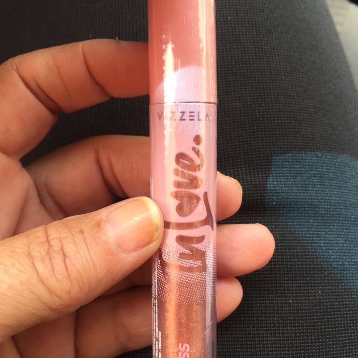 photo of Vizzela Cosméticos gloss vizzela 1  shared by @shandra on  11 Nov 2022 - review