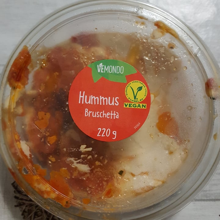 photo of Vemondo  Hummus Bruschetta shared by @alessiavegan78 on  08 Aug 2022 - review