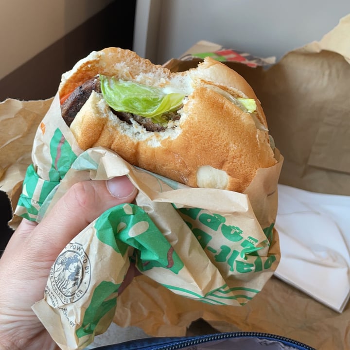 photo of Burger King Plant Based Whopper shared by @cinziagilmore on  25 May 2022 - review
