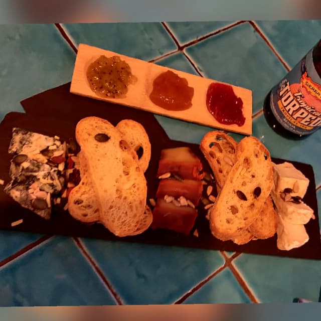 「Tabla de quesos veganos」の料理の写真