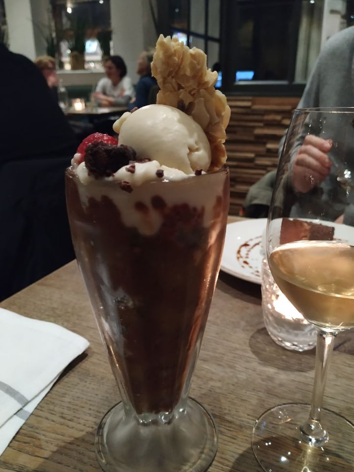 review photo of Farmacy Chocolate Brownie Sundae shared by @sf on 07 Mar 2020 - review