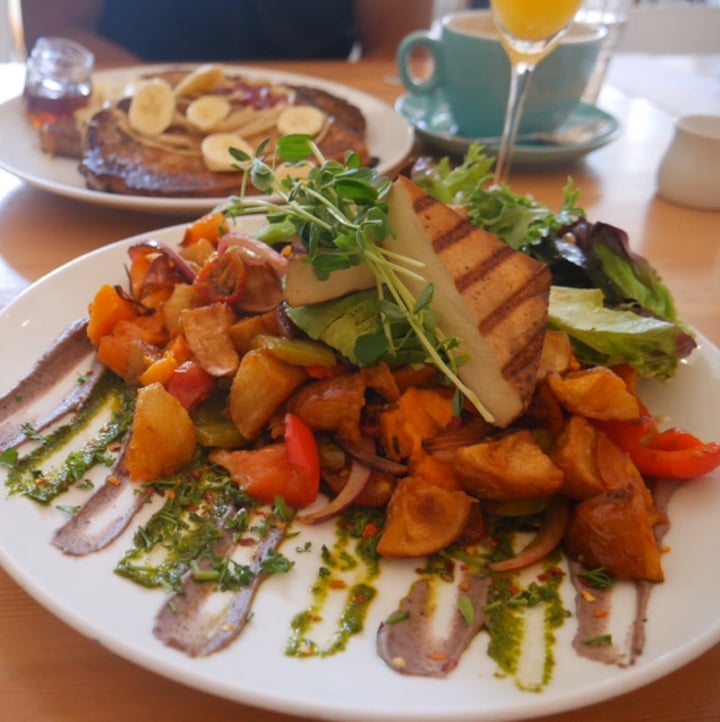 photo of Heirloom Restaurant Breakfast hash shared by @vanessaainsley on  20 Apr 2020 - review