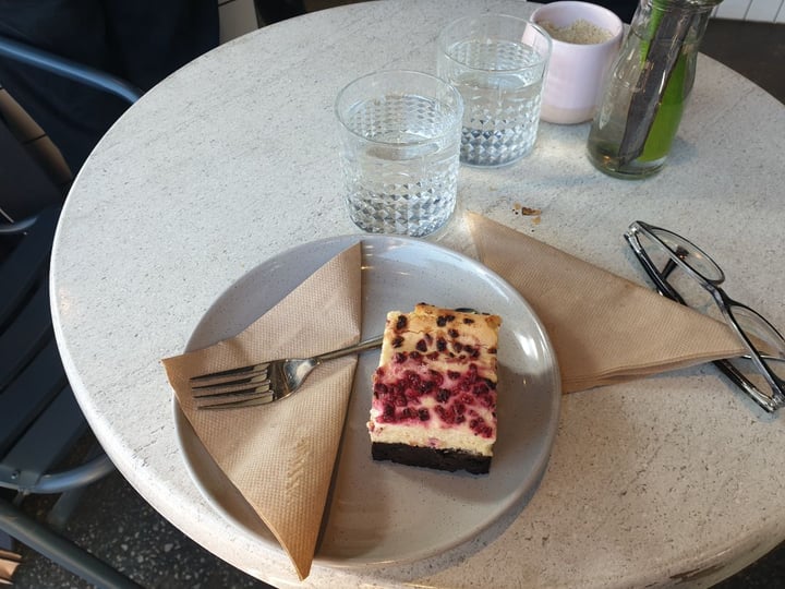 photo of Tidbit Cakes Cheesecake Brownie shared by @jordocon on  09 Sep 2019 - review