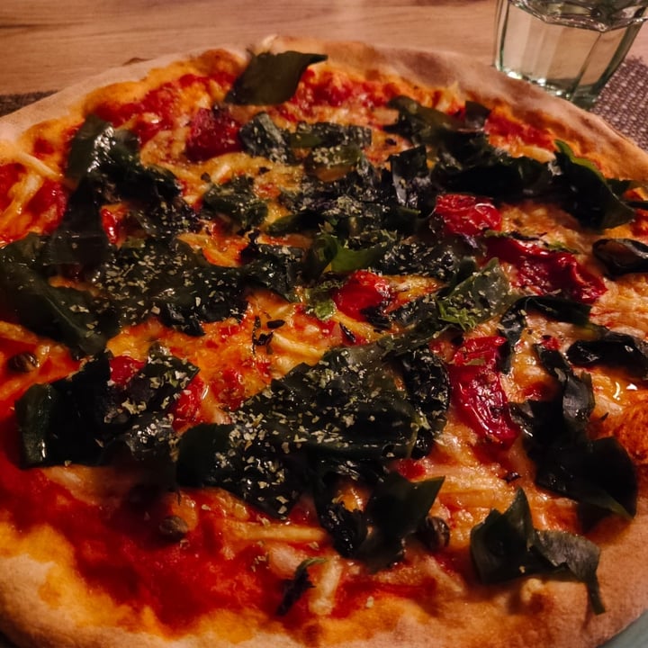 photo of Pizzeria Controvento Pizza Alga shared by @agnetrem on  07 Nov 2021 - review