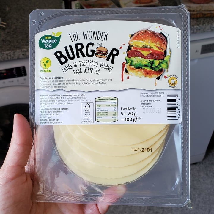 photo of Mein Veggie Tag The Wonder Burger - Cheese Slices shared by @marimedeiros on  12 Jul 2021 - review