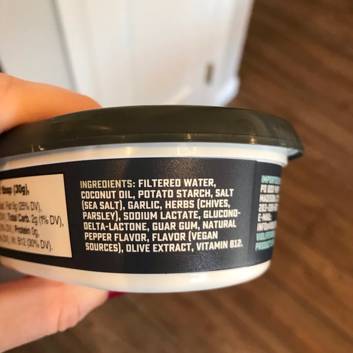 photo of Violife Cream Cheese Garlic & Herbs shared by @mallory17 on  19 Mar 2021 - review