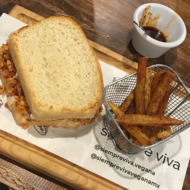 photo of Siempre viva Sandwich revuelto shared by @maiz-ollin on  03 Jul 2022 - review