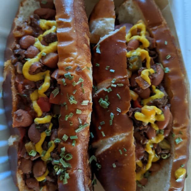「Chili Dogs」の料理の写真