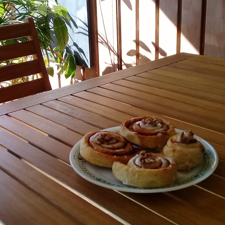 review photo of 9 ó 6 Comida Vegana. roles de canela shared by @abrilezzz on 05 Jul 2022 - review