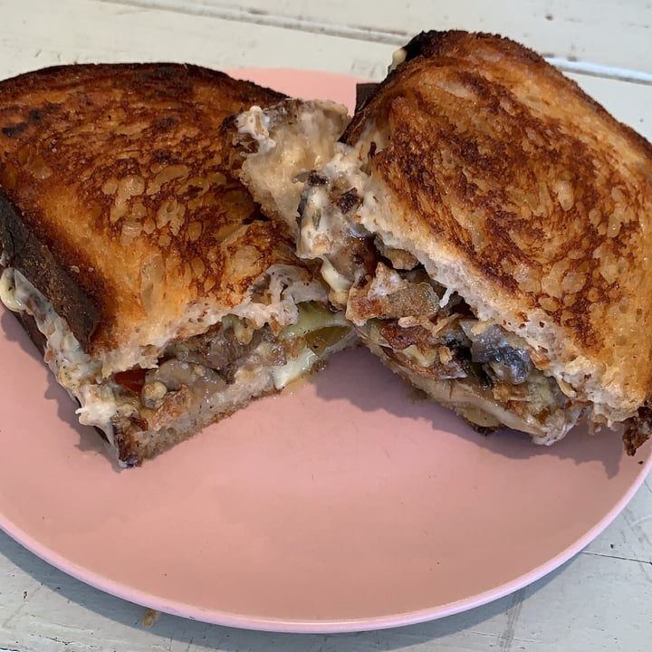 photo of Mon Chou Bondi Trippy Truffle Sandwich shared by @veganfoodinsydney on  20 Jan 2021 - review