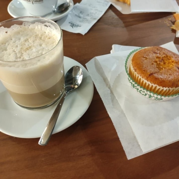 photo of Cioccolatitaliani Latte Di Soia Macchiato E Tortina Di Carote shared by @flabellina on  26 Jun 2022 - review