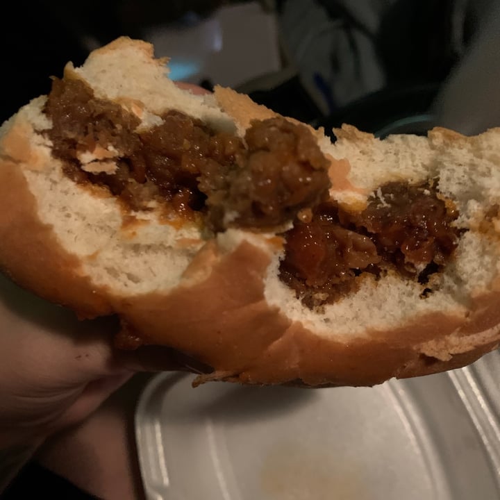 review photo of 4 Rivers Smokehouse Vegan burnt ends sandwich shared by @pbugryn on 11 Mar 2021 - review